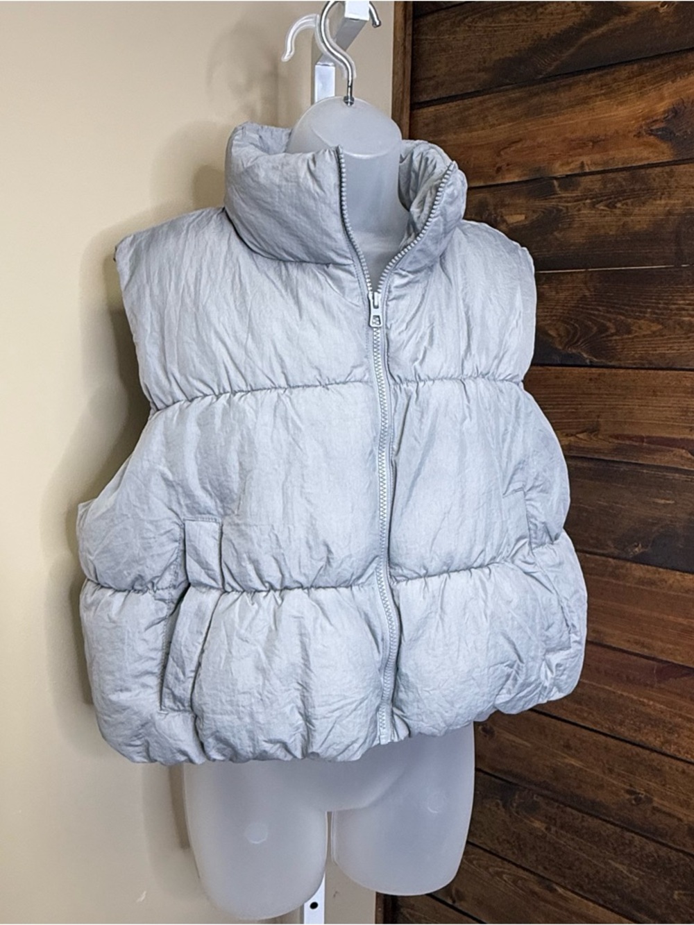 H&M Divided Light Gray cropped length Puffer Vest zip front Size XL